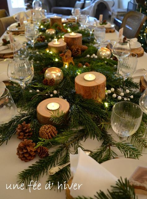 Christmas Table Centerpieces, Christmas Idea, Diy Thanksgiving, Christmas Tablescapes, Christmas Table Settings, Noel Christmas, Christmas 2019, Elegant Christmas, Christmas Centerpieces