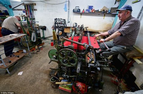 HTH Malcolm John Macleod works on traditional Hattersley single-width loom, which have been used by weavers on the isle for decades Remote Places, Isle Of Lewis, Weaving Looms, Weaving Ideas, Spinning Wheels, Outer Hebrides, Scottish Islands, Work Spaces, Spinning Fiber