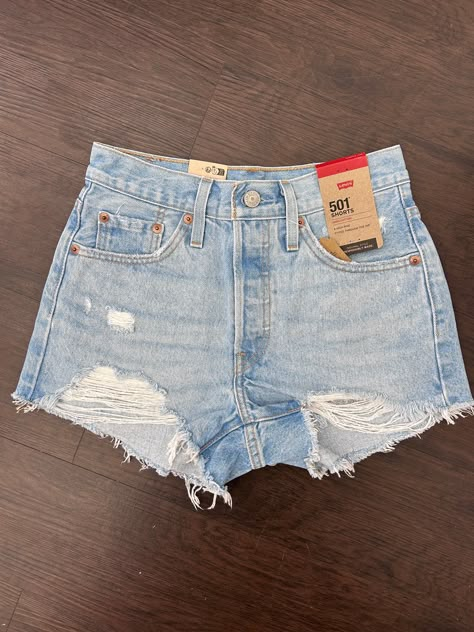 LEVI'S 501 short-Quiet Riot | The Salty Babe Cute Jean Shorts Outfit Summer, Summer Jean Shorts, Levi 501 Shorts, Levis Shorts, Short Pollera, High Rise Jean Shorts, Levi Jean Shorts, Outfit Inspo Summer, Casual Preppy Outfits