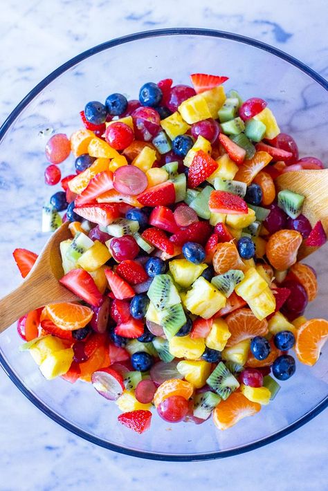 This beautiful Rainbow Fruit Salad is made with so much delicious and colorful fruit! It's easy to make and so versatile. It's perfect for a healthy snack that kids will love! Enjoy it for breakfast, snacks or even dessert! #fruitsalad #breakfast #rainbowfoods #healthysnack Rainbow Fruit Salad, Fruit Only Breakfast Ideas, Kids Fruit Salad, Snacks Fruit, Rainbow Fruit Bowl, Colorful Party Food, Rainbow Breakfast Ideas, Mini Fruit Salad, Mixed Fruit Bowl