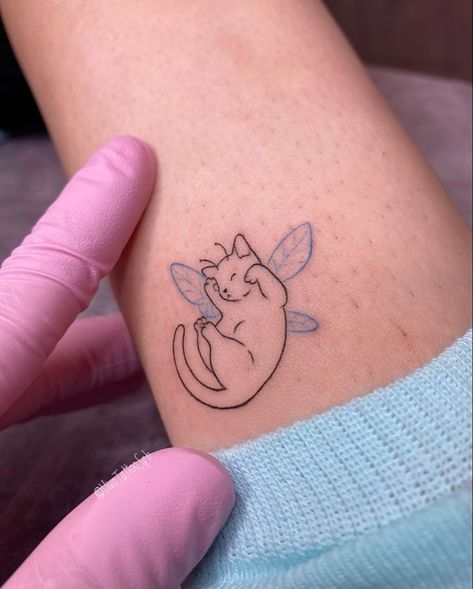 Cute Line Art Tattoo, Miniature Tattoos, Kitten Tattoo, Cat Tattoo Simple, Cute Cat Tattoo, Small Pretty Tattoos, Petite Tattoos, Kawaii Tattoo, Cat Tattoo Designs