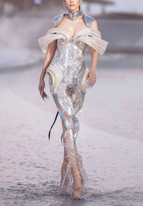 Futuristic Fashion Women, Prefall 2023, Robot Fashion, Alien Fashion, Evermore Fashion, Alien Clothes, Pre Fall 2023, Conceptual Fashion, Futuristic Fashion