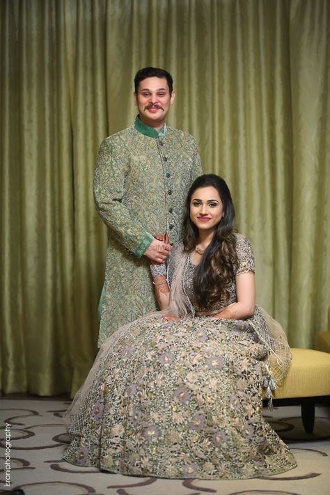 Indoor Couples Photoshoot Indian, Reception Posses, Weeding Pose Photography, Capal Photo, Sangeet Poses, Sangeet Lehanga, Engagement Portraits Poses, Indian Bride Photography Poses, Indian Wedding Poses