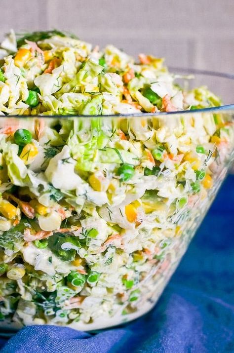 Cabbage Salad Recipes, Plats Healthy, Savoy Cabbage, Cold Salad, Slaw Recipes, Salad Ideas, Cabbage Slaw, Coleslaw Recipe, Cabbage Salad