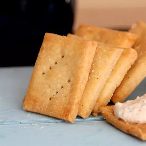 Dairy Free Butter Recipe, Buttery Recipes, Dairy Free Butter, Butter Crackers, Crackers Recipe, Gluten Free Crackers, Homemade Crackers, Homemade Gluten Free, Cracker Recipes