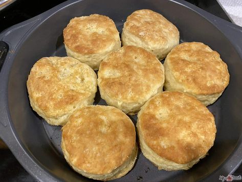 Butter Buttermilk Biscuits Pumpkin Dinner Recipes, Biscuits Buttermilk, Jiffy Recipes, Pumpkin Dinner, Cinnamon Roll Apple Pie, Food Thoughts, Yummy Bread, Bakery Goods, Easy Biscuit Recipe