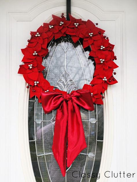 DIY Felt Poinsettia Wreath Tutorial from Classy Clutter - so pretty! Diy Felt Poinsettia, Felt Poinsettia, Homemade Christmas Wreaths, Poinsettia Wreath, Christmas Wreaths To Make, Navidad Diy, Diy Felt, Christmas Poinsettia, Halloween Food For Party