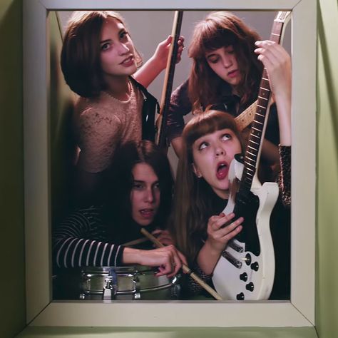 Band Pictures Aesthetic, Rock Bands Aesthetic, 90s Band Aesthetic, Girl Band Aesthetic, Band Pictures Ideas, Rock Band Aesthetic, Band Shoot, Aesthetic Band, Rock Band Photos