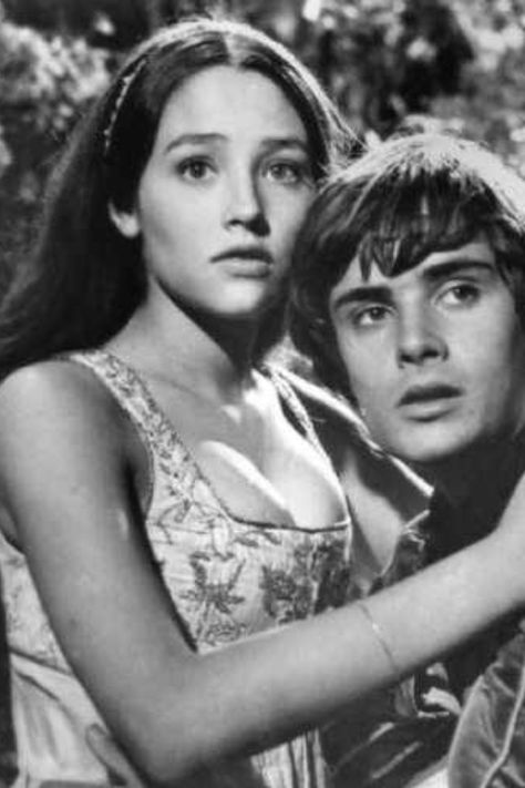 1968- Romeo and Juliet, Juliet is stunning Romeo And Juliet 1968, Pyramus And Thisbe, Zeffirelli Romeo And Juliet, Romeo And Juliet Quotes, Juliet 1968, Juliet Movie, Leonard Whiting, Olivia Hussey, Beau Film