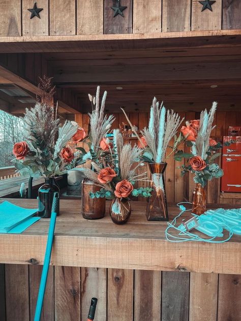 Wedding Western Centerpieces, Copper And Teal Wedding Centerpieces, Rancho Wedding Decorations, Western Floral Arrangements Home, Boho Western Quinceañera, Western Theme Wedding Centerpieces, Boho Country Centerpieces, Country Fall Wedding Colors, Vintage Country Wedding Decor