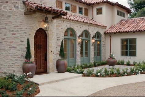 Really like this type of stone and stucco combination!!!! Mediterranean Exterior, Light Brick, Mediterranean Home Decor, Spanish Style Home, Tuscan House, Casas Coloniales, Spanish Style Homes, Hacienda Style, Mediterranean Home