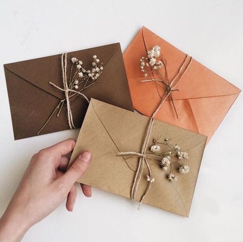 Diy Aesthetic Envelope, Envelope Design Aesthetic, Handmade Invitation Card Design, Aesthetic Envelope Design, Envelope Design Diy, Letter Envelope Aesthetic, Envelope Aesthetic, Aesthetic Envelope, Letters Envelope