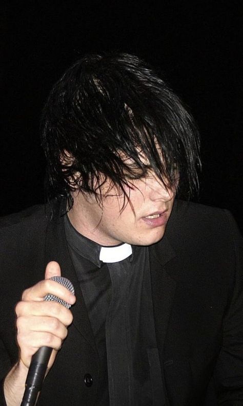 Gerald Way, I Love Mcr, Robert Smith, Frank Iero, Gerard Way, Emo Bands, My Chemical, Emo Boys, Pop Punk