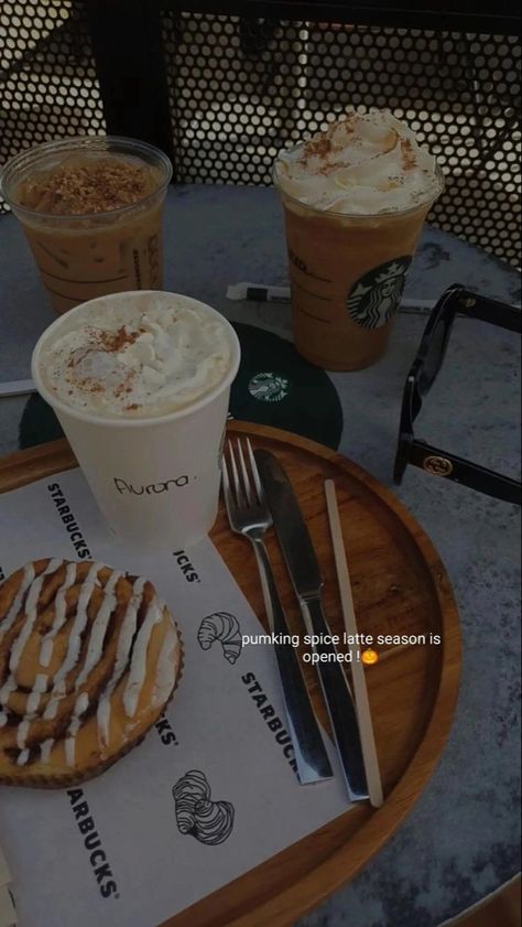 Aesthetic Cinamonroll, Starbucks Fall Aesthetic, Cinamonroll Recipe, Pumpkin Spice Latte Aesthetic, Pick Nick, Starbucks Aesthetic, Café Starbucks, How To Order Starbucks, Starbucks Pumpkin