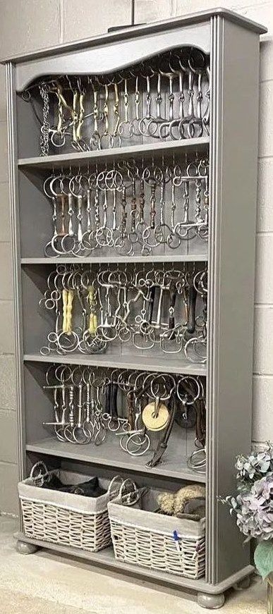 Tack Shed Ideas Storage, Tack Shop Ideas, Horse Show Tack Room Set Up, Equestrian Storage Ideas, Tackroom Storage, Tack Room Storage Ideas, Horse Bit Storage Ideas, Western Tack Room Organization, Western Saddle Pad Storage Ideas