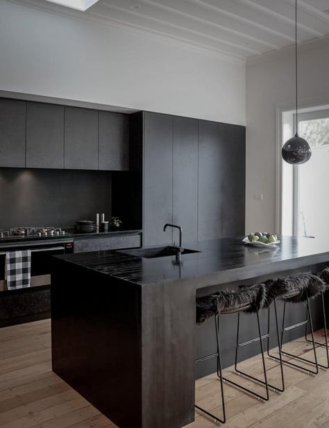 Kitchen Design Software, Black Kitchen Design, Vstupná Hala, Modern Black Kitchen, Matte Black Kitchen, Black Kitchen Cabinets, 아파트 인테리어, Kitchen Room Design, Black Kitchen