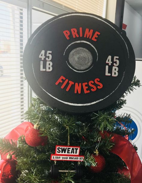 Gym Christmas tree topper. Weight plate Gym Christmas Tree, Gym Christmas Decorations, Gym Christmas, Gym Party, Christmas Promo, Xmas 2022, Gym Wallpaper, Graphic Arts Illustration, Christmas Tree Topper