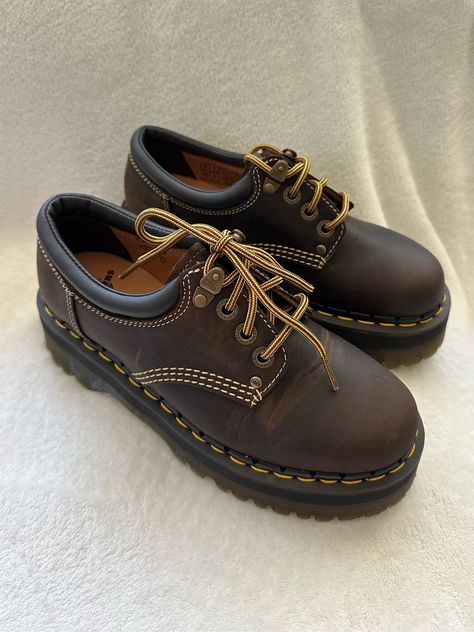 8053 Arc Crazy Horse Leather Platform Casual Shoes, Doc Martens Crazy Horse Outfit, Doc Marten Crazy Horse, Crazy Horse Doc Martens Outfit, Crazy Horse Doc Martens, Doc Martens Crazy Horse, Funky Shoes, Shoe Inspo, What To Buy