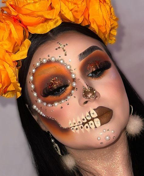 Mexican Catrina Makeup, Creative Fall Makeup Looks, Catrina Face Makeup, Red Catrina Makeup, Catrina Makeup Half Face, Catrina Makeup Easy, Catrina Makeup Ideas, Candy Skull Makeup, Mexican Makeup