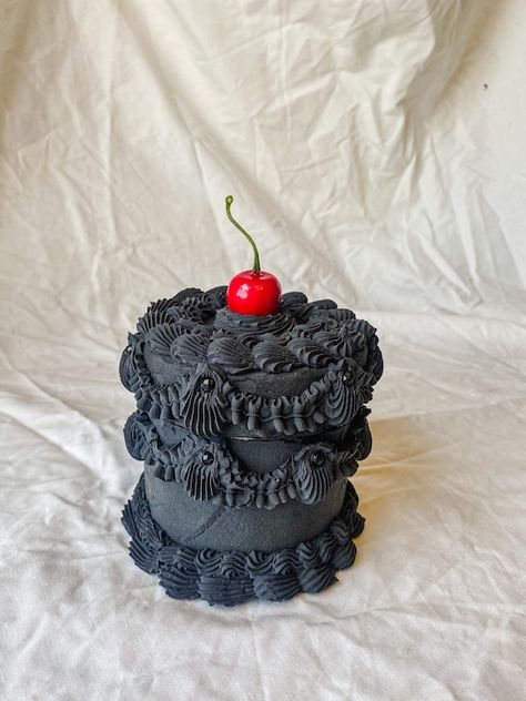 Gothic Birthday Cakes, Victorian Cakes, Black Frosting, Fake Food Props, Black Cake, Jewelry Box Diy, Food Props, Fake Cake, Blueberry Cake