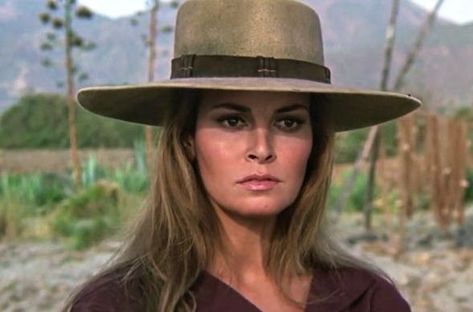 Hannie Caulder Hannie Caulder, Ernest Borgnine, Raquel Welch, It Cast