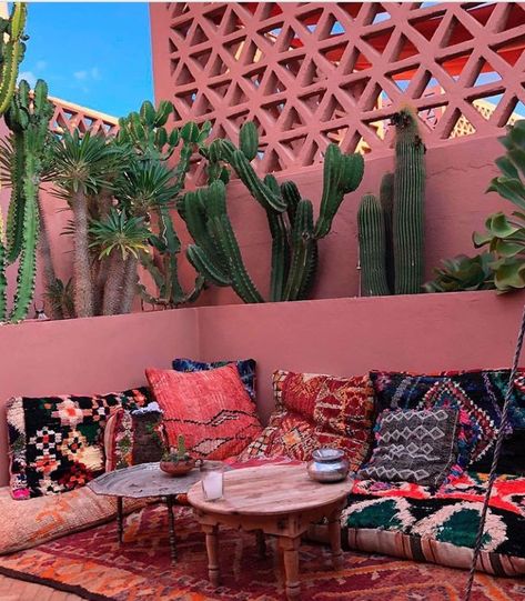 Moroccan Outdoor Decor, Moroccan Garden, Balkon Decor, Outdoor Seating Area, Moroccan Homes, Moroccan Interiors, Boho Garden, Casa Exterior, Desert Homes