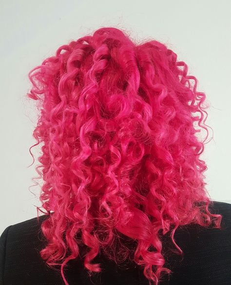 Curly Hot Pink Hair, Curly Pink Hair Aesthetic, Bright Pink Curly Hair, Pinky Red Hair, Hot Pink Curly Hair, Pinkie Pie Hair, Mlp Hair, Curly Pink Hair, Pie Aesthetic