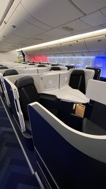 Air France Business Class Cabin, Business Class Aesthetic, Business Class Flight Outfit, Blair Core, Business Flight, Air Aesthetic, First Class Flight, Business Class Flights, Business Class Travel