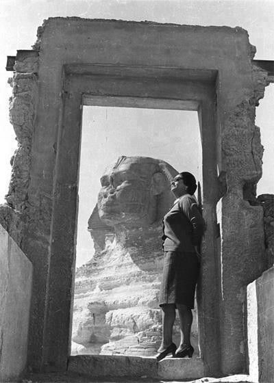 Om Kolthoum, Umm Kulthum, Om Kalthoum, Vintage Egypt, Egyptian Movies, Egyptian Beauty, The Sphinx, Egyptian Actress, Ancient Egypt Art