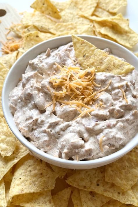 This creamy 4 ingredient boat dip recipe is a quick and easy snack for summer boat trips, pool days, and camping trips! Easy Boat Snack Ideas, Beach Dip Recipes, Easy Boat Snacks, Boat Dip Recipe, Boat Dip, Creamy Crab Dip, Baked Potato Dip, Easy Boat, Creamy Crab