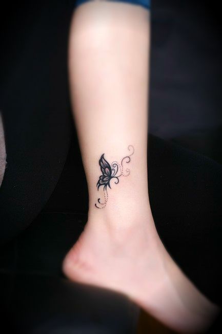 Butterfly Ankle Tattoos, Tattoo Ankle, Latest Tattoo Design, Ankle Tattoo Designs, Ankle Tattoos For Women, Small Butterfly Tattoo, Ankle Tattoo Small, Butterfly Tattoos For Women, Inspiration Tattoos