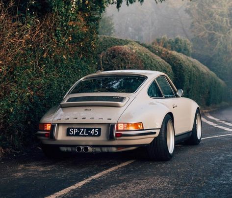 1990 Porsche, Singer Porsche, Singer Vehicle Design, Porsche Classic, Vintage Porsche, Classic Porsche, Classy Cars, Porsche Cars, Pretty Cars