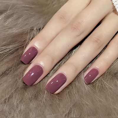 Mauve Dipped Nails, Winter 2024 Nail Polish Colors, Rusty Mauve Nails, Medium Acrylic Nails Solid Color, Simple Mauve Nails, Pretty Nail Colors For Fall, Dark Mauve Nail Polish, Fall Nails Classy Almond, Mauve Short Nails