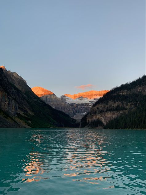 Banf National Park, Lake Louise Aesthetic, Canada Road Trip Aesthetic, National Park Aesthetic Wallpaper, Banff Aesthetic Summer, Banff National Park Aesthetic, Banff National Park Summer, Canada Nature Aesthetic, Lake Louise Canada Summer