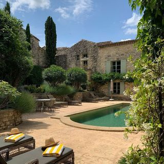 Maria (@iamwayfaress) • Instagram photos and videos Italian Villa Aesthetic, Medditeranean Style Home, Old Italian House, Small Barn House, Spain House, Dream House Aesthetic, Mediterranean Aesthetic, Italy House, Villas In Italy