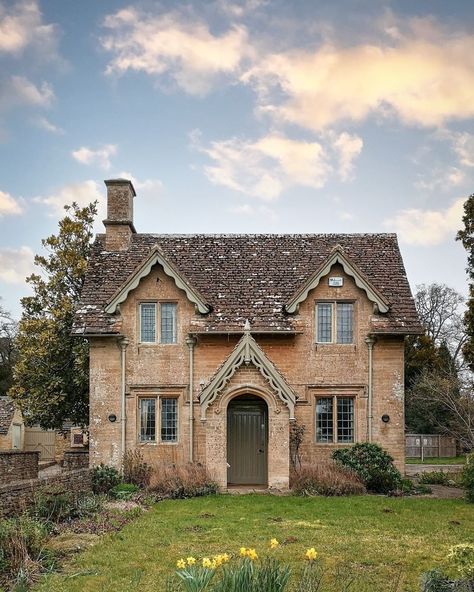 Cotswold Cottage, Cotswolds Cottage, Fairytale House, Cottage Exterior, Casa Vintage, Dream Cottage, Cute House, Cottage Living, Stone Houses