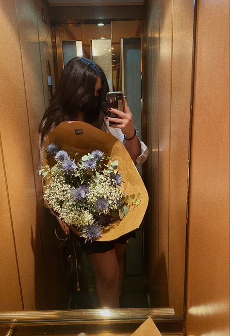 Flowers 
Flower bouquet 
Paris flowers 
Montmartre 
Mirror selfie with flowers 
Flowers on elevator 
Elevator selfie Mirror Selfie With Bouquet, Flower Mirror, Photo Insta, Insta Inspo, Flowers Bouquet, Flower Arrangements, Mirror Selfie, Paris, Mirror