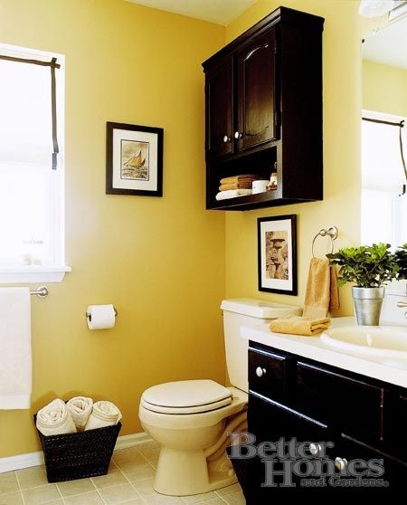 Makeover Kamar Mandi, Yellow Bathroom Decor, Brown Bathroom Decor, Yellow Bathroom, Bathroom Paint Colors, Brown Bathroom, Yellow Decor, Yellow Bathrooms, Trendy Bathroom