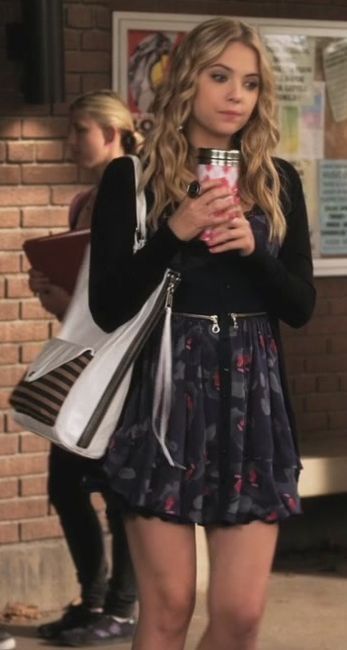 Hanna Pll, Hannah Marin, Pll Style, Pretty Little Liars Hanna, Bohemian Skirts, Pll Outfits, Pretty Little Liars Outfits, Pretty Little Liars Fashion, Pll Fashion