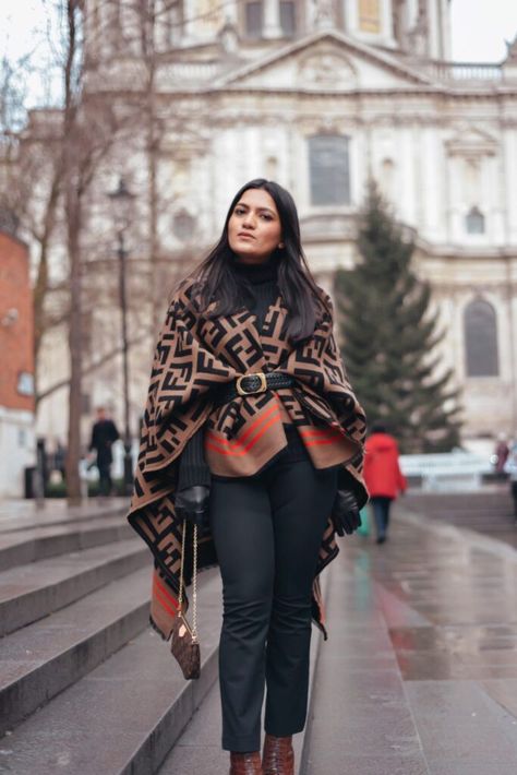 Fendi Cape Outfit, Fendi Shawl Outfit, Poncho With Dress Outfits, Fendi Poncho Outfit, Cape Shawl Outfit, How To Style Poncho, Outfits With Ponchos, Designer Scarf Outfit, Fendi Scarf Outfit