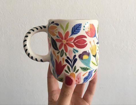 Diy Keramik, Ceramic Cafe, Diy Pottery Painting, Tanah Liat, Pottery Painting Designs, Hand Painted Mugs, Diy Ceramic, Keramik Design, Painted Mugs