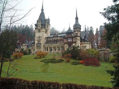 German hunting lodge. Sinaia Romania, Castle Romania, Peles Castle, European Castles, Castles In Scotland, Amazing Places On Earth, Minecraft House, Hunting Lodge, Grand Homes