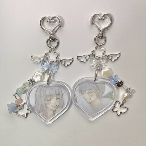 Kpop Idols Anime, Matching Keychains Couples, Grunge Jewelry, Beads Design, Matching Keychains, Bracelets Design, Bead Charms Diy, Cute Accessories, Kawaii Accessories