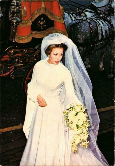 Princess Anne arriving at Westminster Abbey for her wedding to Captain Mark Phillips on 14 November 1973. Mark Phillips, Royal Wedding Gowns, The Princess Bride, Swedish Royalty, Royal Wedding Dress, Vintage Wedding Photos, Royal Brides, Swedish Royals, European Royalty