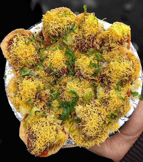 Sevpuri at Pgdav college's gate! Price:- 50/- @exploringplates It was okayish in taste! ______ FOLLOW @exploringplates !! Check our previous posts too Snapchat:- kavyamatia  https://buff.ly/2Fq5EZk #foodfetish #foodfetishindia #vegetarian #Foodtouristindia #Foodtourist #foodie #foodflirtation #foodstyling #food52 #foodstagram #foodphotography #foodporn #foodtalkindia #indiaclicks #indiandessert #indianfood #indiapictures #indianfoodbloggers #foodgasm #foodporn #eatlocal #eatfamous #soulfood Spicy Food Recipes, Sev Puri, Pani Puri, Diwali Food, Android Phone Wallpaper, Instagram Feeds, Spicy Food, Indian Desserts, Indian Snacks