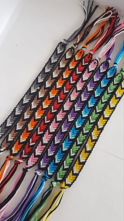 Bracelet Chevron, Chevron Friendship Bracelets, String Bracelet Patterns, Friendship Bracelet Patterns Easy, Yarn Bracelets, Cute Friendship Bracelets, Bracelets Ideas, Diy Bracelets Tutorials, Embroidery Bracelets