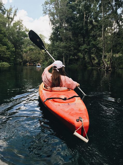 Outdoor Vibes Aesthetic, Kayak Astetic, Vision Board Pictures Outdoors, River Kayaking Aesthetic, Kayak Photo Ideas, Kyacking Aesthetic, Kayak Aesthetic Photos, Kayaks Aesthetic, Kayak Pictures Ideas