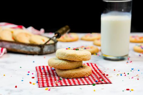 Prize Winning Shortbread Cookies | Just A Pinch Recipes Lorna Doone, Coco Lopez, Grape Wine, Oatmeal Cake, Cake Mug, Quick Dessert Recipes, Just A Pinch Recipes, Cookie Brownie Bars, Prize Winning