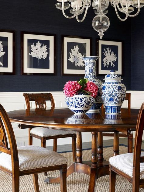 Domino Magazine This is a lovely modern approach to a traditional dining room - wonderful navy walls and blue and white Chinese porcelain. Blue And White Dining Room, Dining Room Table Centerpieces, Traditional Dining Rooms, Dining Room Blue, Dining Room Contemporary, Dining Room Table Decor, Dining Room Colors, Rooms Ideas, White Dining Room