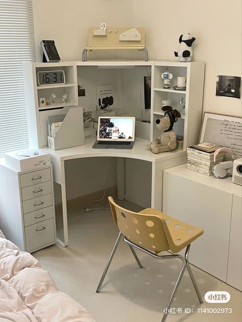 Ikea Corner Desk Ideas, Corner Desk Aesthetic, Corner Desk Ideas, Ikea Corner Desk, Bedroom Layouts For Small Rooms, Desk Inspo, Dekorasi Kamar Tidur, Smart Home Design, Room Redesign